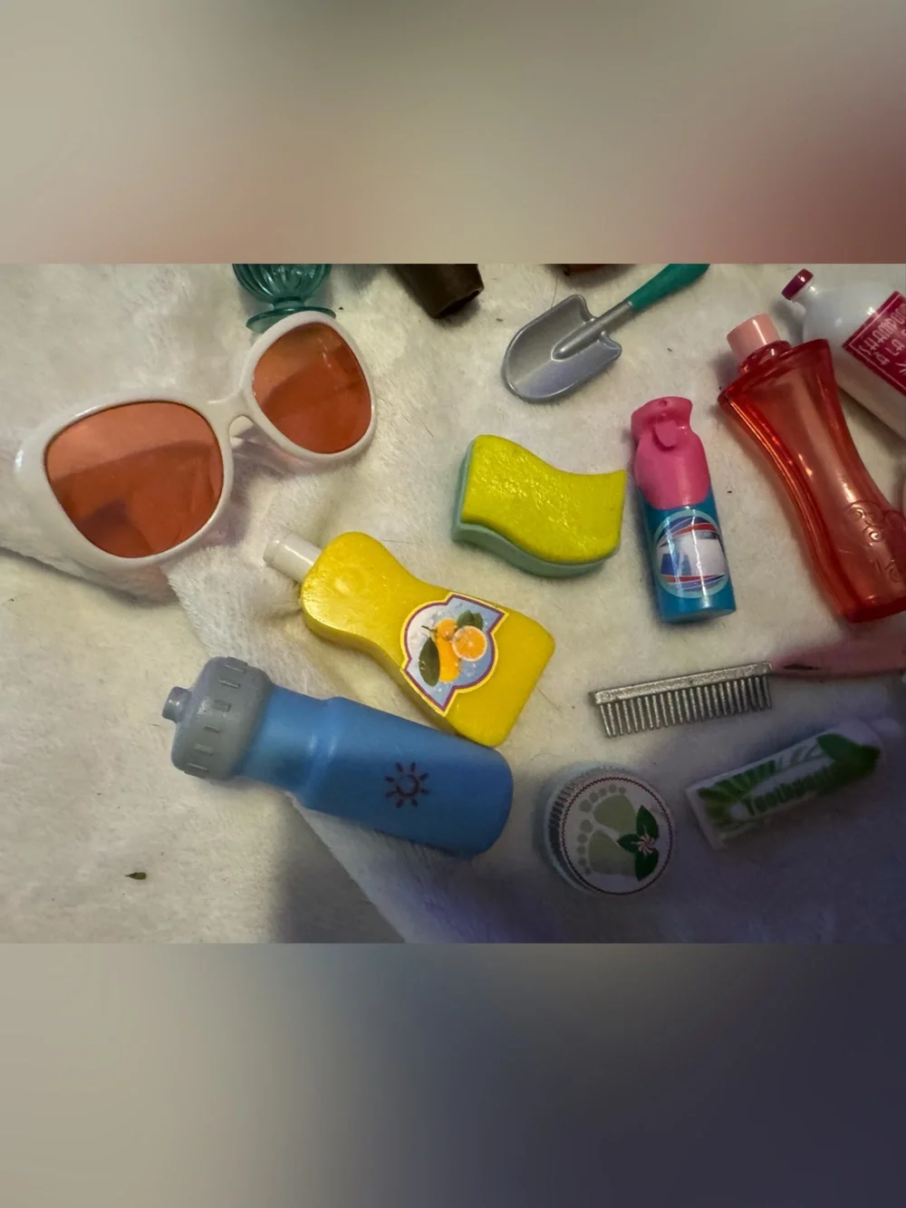 Our Generation for American Girl misc Gardening, bathroom & cleaning accessorie